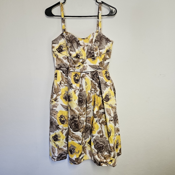 Maggy London Dresses & Skirts - Maggy London petites yellow and brown spaghetti sweetheart floral dress sz 6p